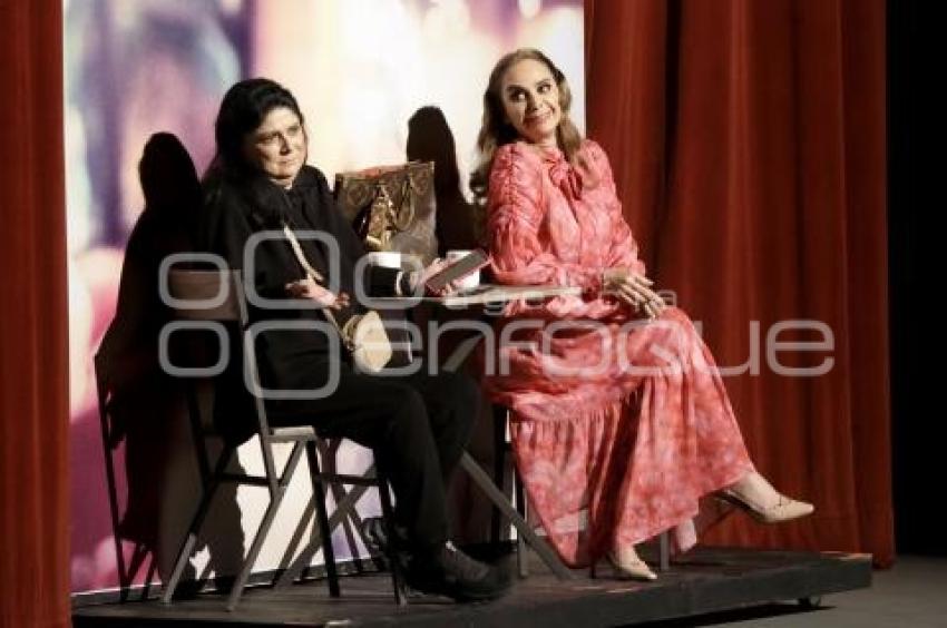 TEATRO . LAS LEONAS