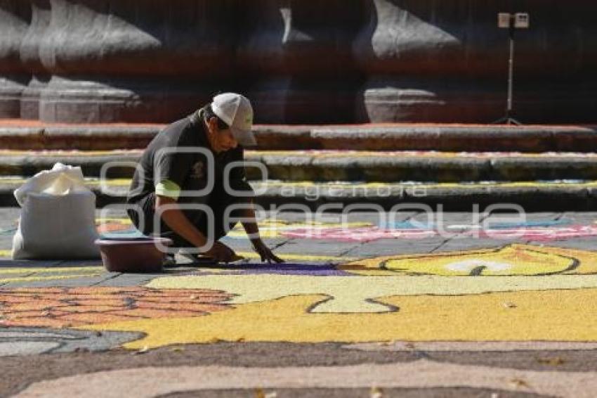 ZÓCALO . ALFOMBRA MONUMENTAL