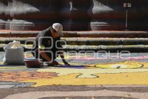 ZÓCALO . ALFOMBRA MONUMENTAL