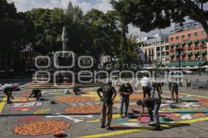 ZÓCALO . ALFOMBRA MONUMENTAL