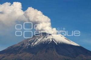 VOLCÁN POPOCATÉPETL . FUMAROLA