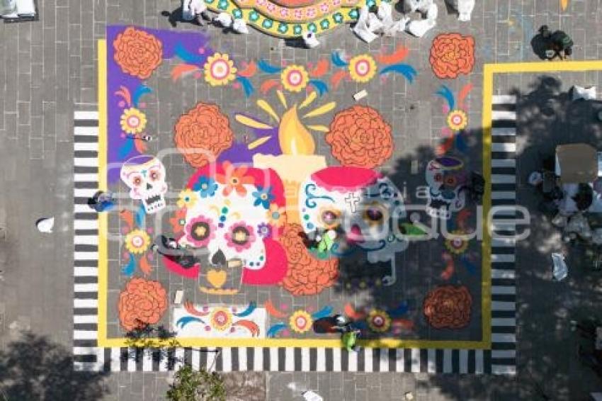 ZÓCALO . ALFOMBRA MONUMENTAL