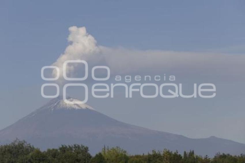 VOLCÁN POPOCATÉPETL . FUMAROLA