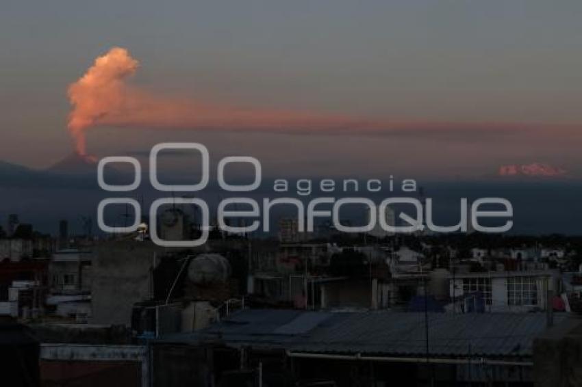VOLCÁN POPOCATÉPETL . FUMAROLA