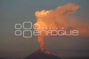 VOLCÁN POPOCATÉPETL . FUMAROLA