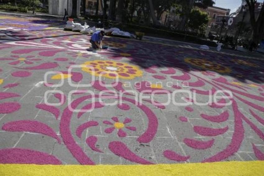 ZÓCALO . ALFOMBRA MONUMENTAL