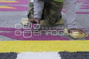 ZÓCALO . ALFOMBRA MONUMENTAL