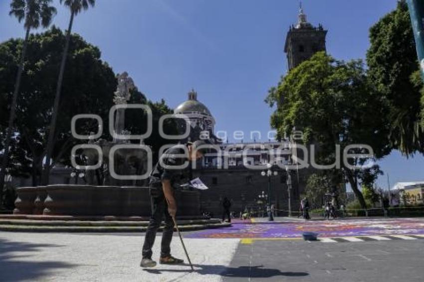 ZÓCALO . ALFOMBRA MONUMENTAL