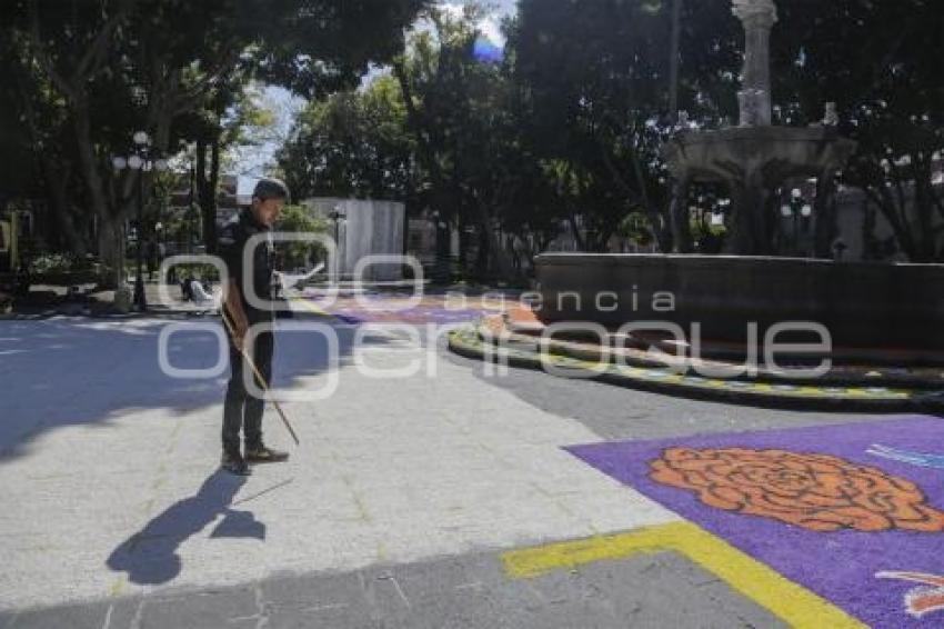 ZÓCALO . ALFOMBRA MONUMENTAL