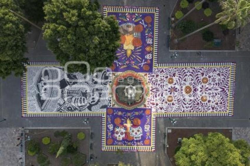 ZÓCALO . ALFOMBRA MONUMENTAL