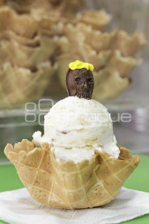DÍA DE MUERTOS . HELADO DE HOJALDRA