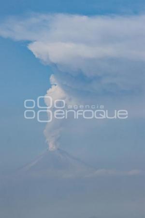 VOLCÁN POPOCATÉPETL . FUMAROLA