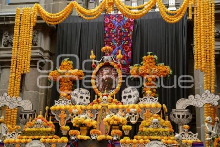 CORREDOR DE OFRENDAS