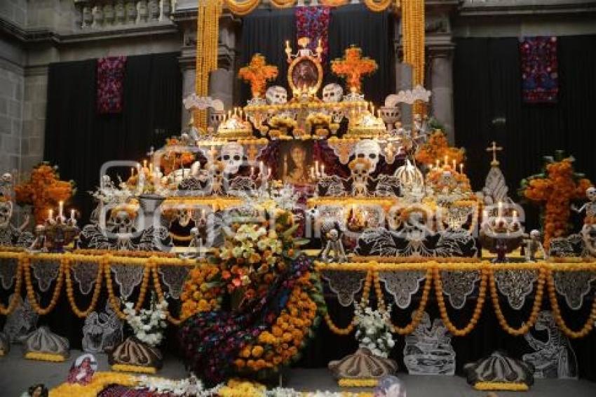 CORREDOR DE OFRENDAS