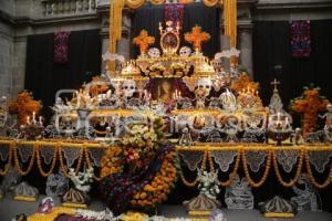 CORREDOR DE OFRENDAS