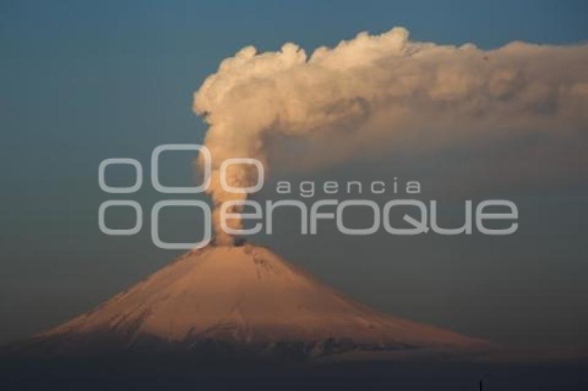 VOLCÁN POPOCATÉPETL . FUMAROLA