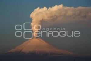 VOLCÁN POPOCATÉPETL . FUMAROLA