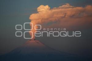 VOLCÁN POPOCATÉPETL . FUMAROLA