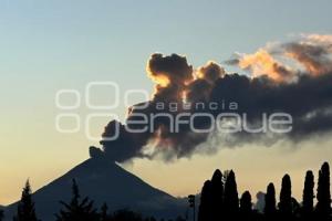 VOLCÁN POPOCATÉPETL . FUMAROLA