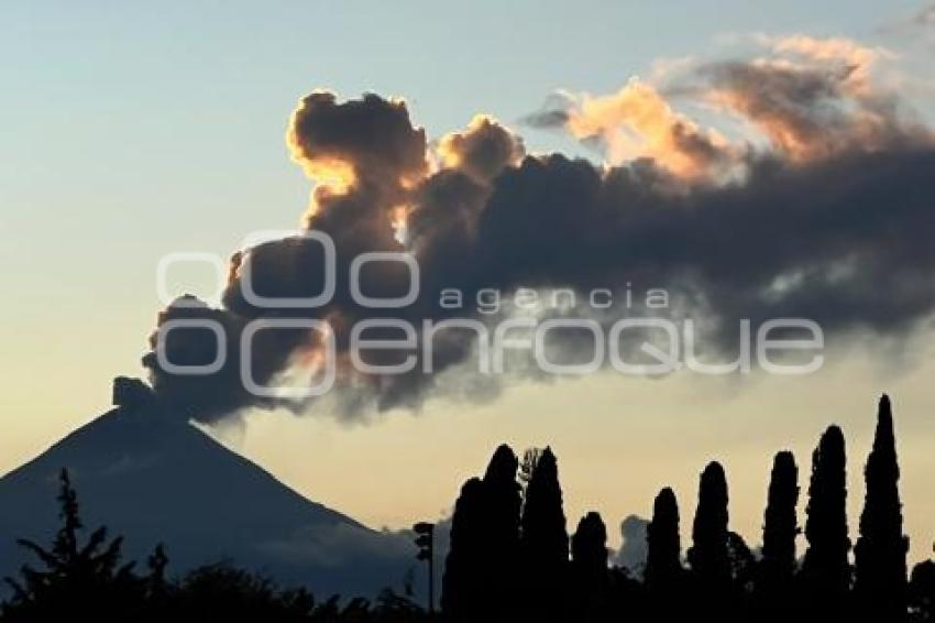 VOLCÁN POPOCATÉPETL . FUMAROLA