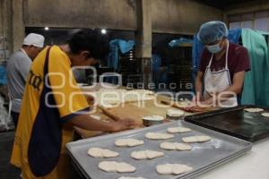 ACATLÁN . PAN ROJO