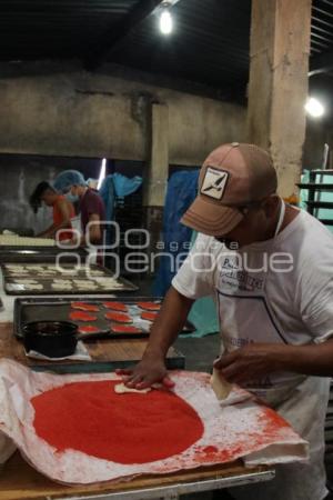 ACATLÁN . PAN ROJO