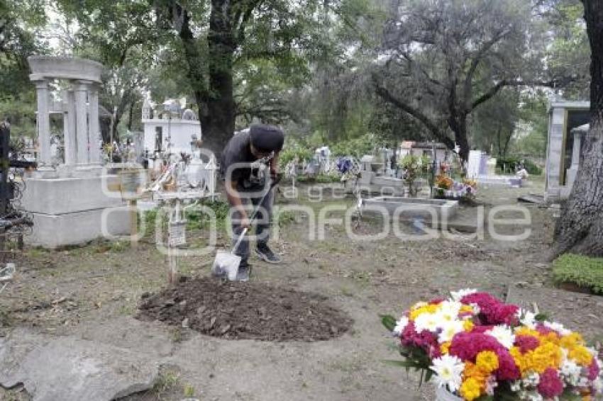 PANTEÓN . DÍA DE MUERTOS