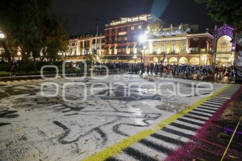 ZÓCALO . ALFOMBRA MONUMENTAL