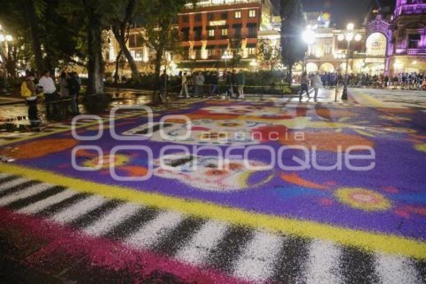 ZÓCALO . ALFOMBRA MONUMENTAL