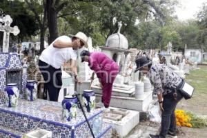 PANTEÓN . DÍA DE MUERTOS