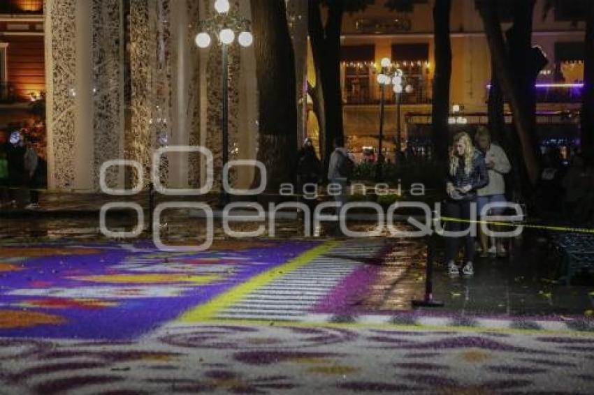 ZÓCALO . ALFOMBRA MONUMENTAL