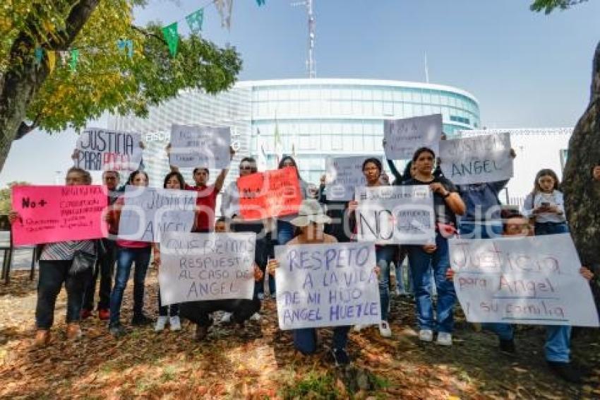 FISCALÍA . MANIFESTACIÓN