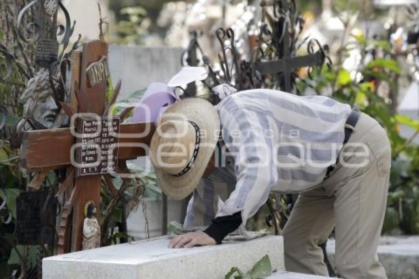 PANTEÓN . DÍA DE MUERTOS