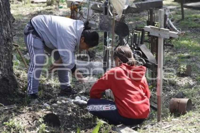 PANTEÓN . DÍA DE MUERTOS