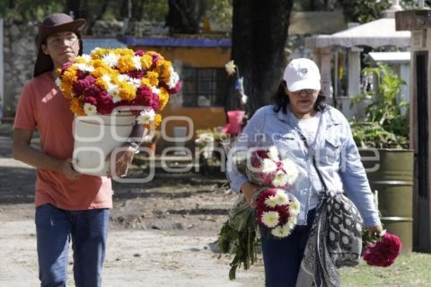 PANTEÓN . DÍA DE MUERTOS