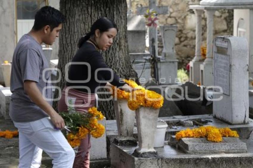 PANTEÓN . DÍA DE MUERTOS