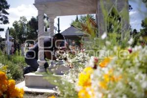 TLAXCALA . DÍA DE MUERTOS . PANTEÓN