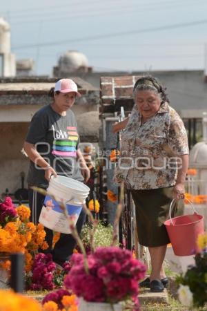 TLAXCALA . DÍA MUERTOS . PANTEÓN