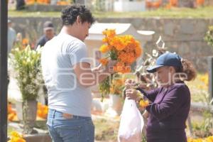 TLAXCALA . DÍA MUERTOS . PANTEÓN