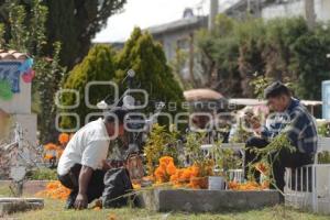 TLAXCALA . DÍA MUERTOS . PANTEÓN