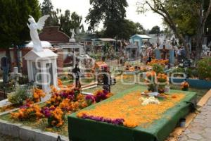TLAXCALA . DÍA MUERTOS . PANTEÓN