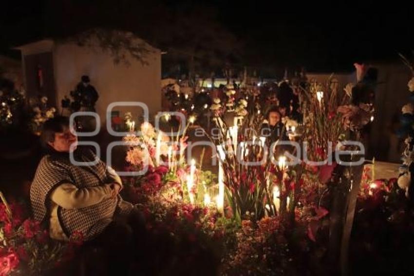 XOCHITLÁN TODOS SANTOS . VELADA