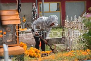 TLAXCALA . DÍA MUERTOS . PANTEÓN