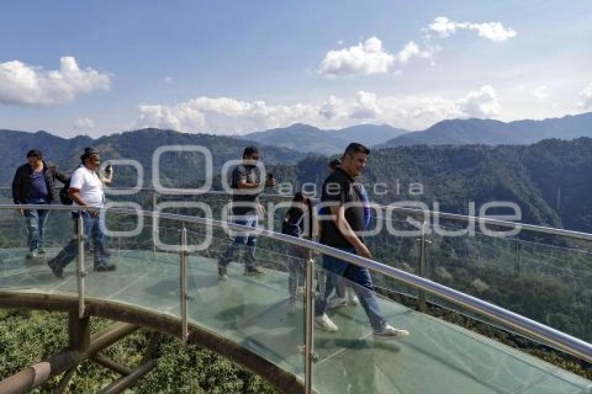 ZACATLÁN . MIRADOR DE CRISTAL
