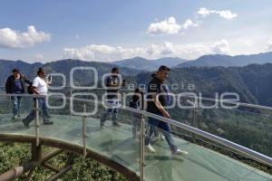ZACATLÁN . MIRADOR DE CRISTAL