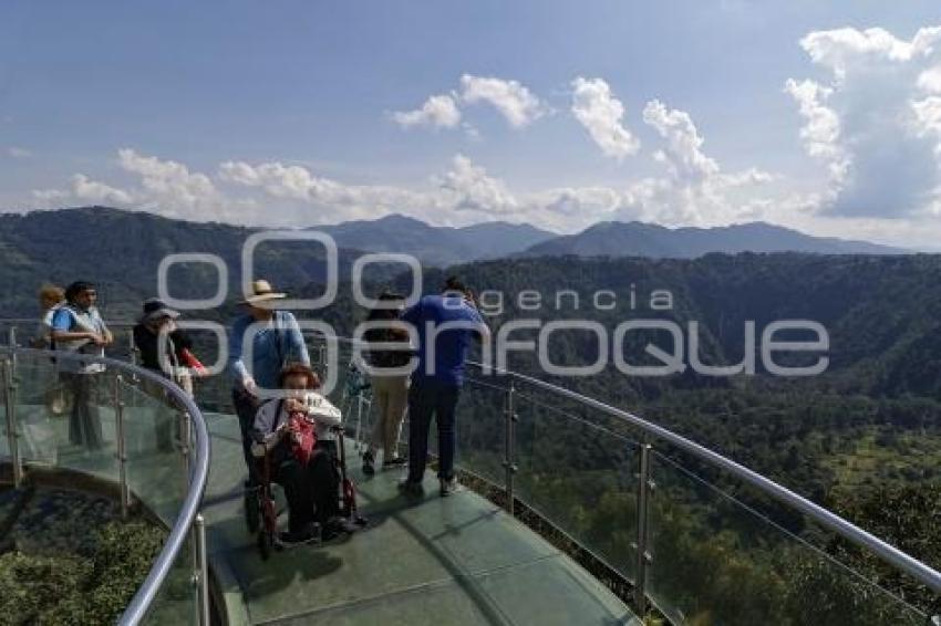 ZACATLÁN . MIRADOR DE CRISTAL