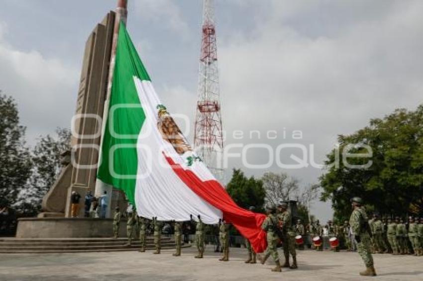 GOBIERNO ESTATAL . HONORES A LA BANDERA