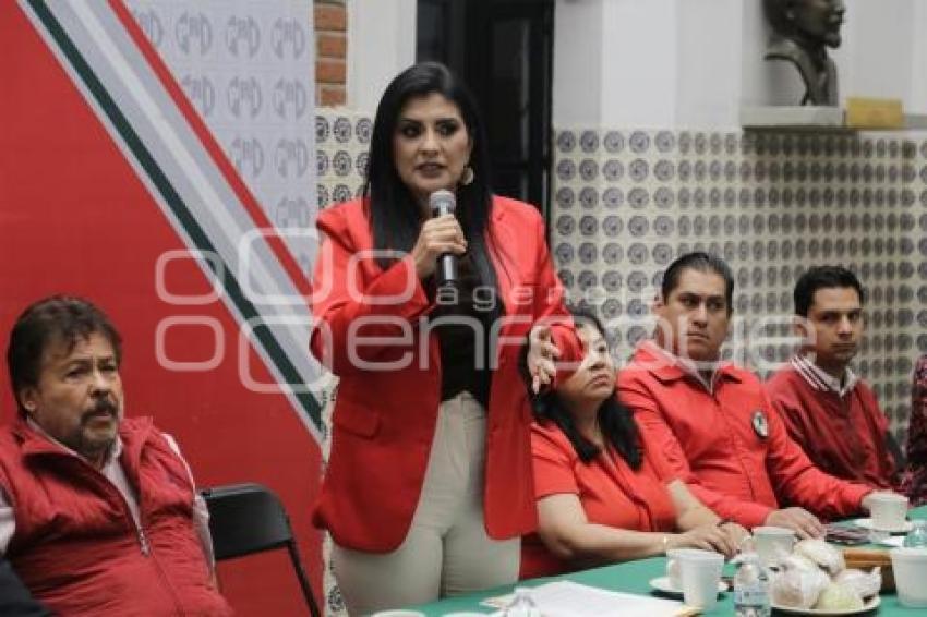 PRI  . DELFINA POZOS