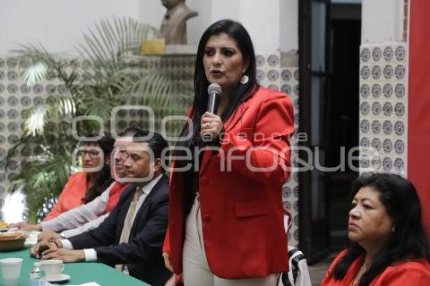 PRI  . DELFINA POZOS
