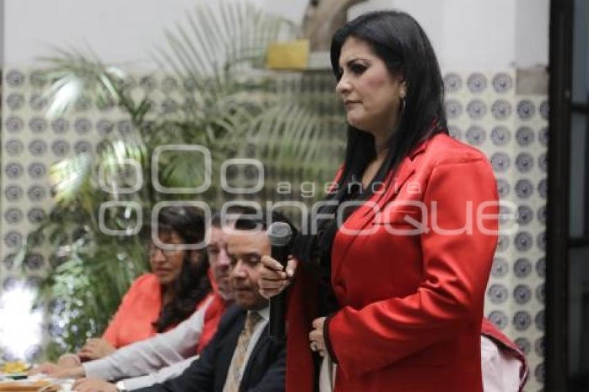 PRI  . DELFINA POZOS